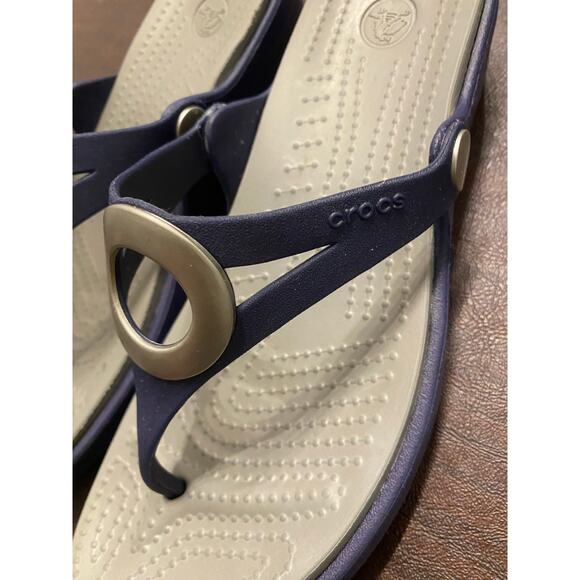 Crocs Women’s Capri Navy Blue Wedge Flip Flop Sandals Size 8 Vacay Resort Beach - Picture 7 of 8